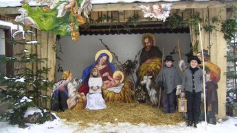 Lebensgroße Weihnachtskrippe beim Advent in St. Gilgen